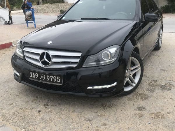 Mercedes-Benz 220 2.2 litre