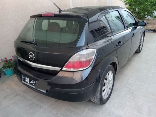 Opel Astra Voiture noire