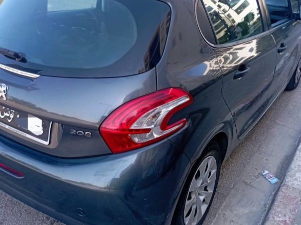 Peugeot 208 