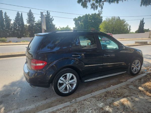 Mercedes-Benz ML noire