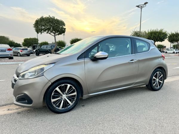 Peugeot 208 3P 