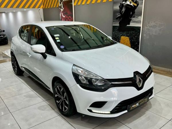 Renault Clio Essence TCE Tn240