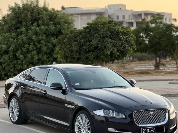 Jaguar XJ 