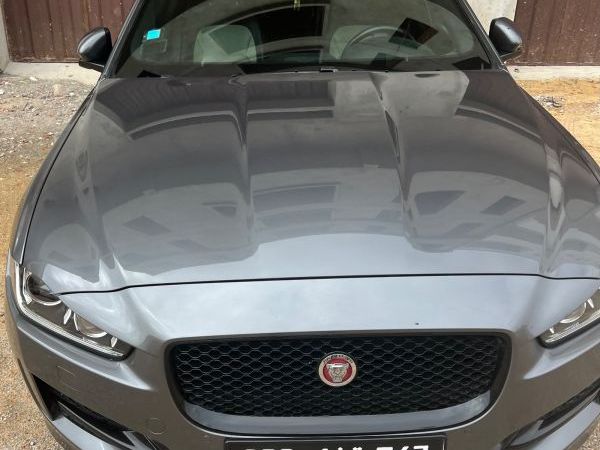 Jaguar XE 