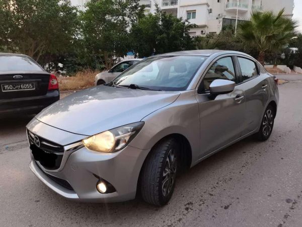 Mazda 2 Sedan 