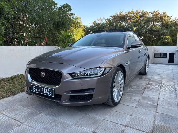 Jaguar XE 