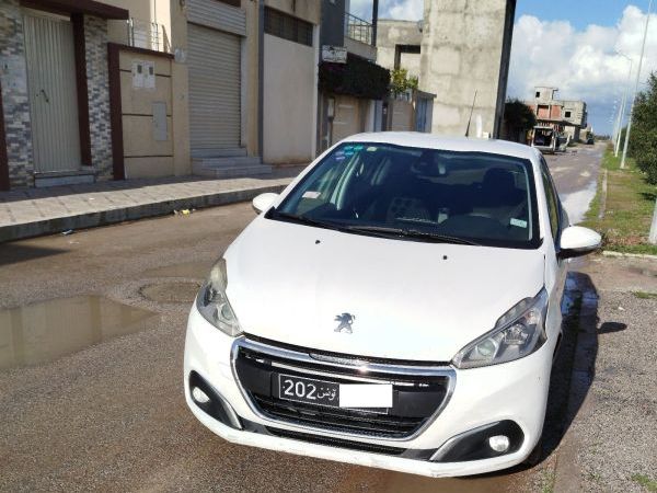 Peugeot 208    