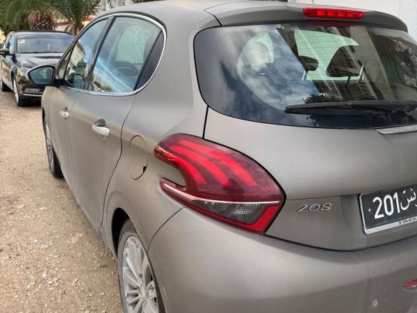 Peugeot 208 