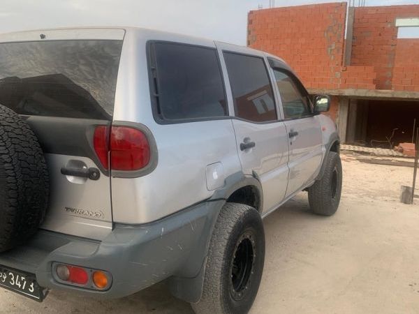 Nissan Terrano Chassis long 5 portes