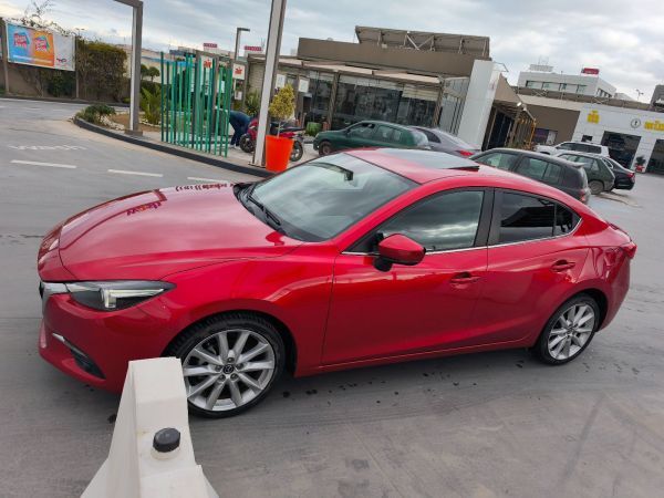 Mazda 3 sedan 