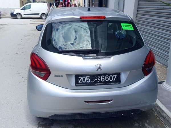 Peugeot 208 