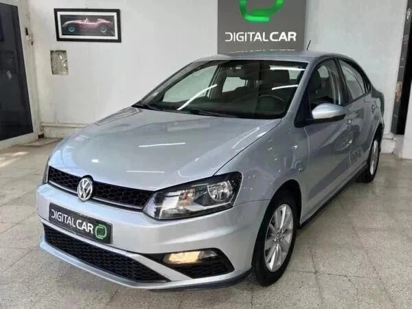 VOLKSWAGEN POLO SEDAN HIGHLINE