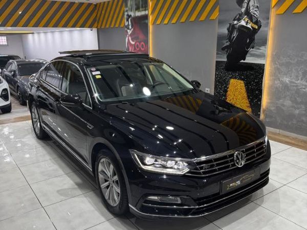 VOLKSWAGEN PASSAT R-LINE