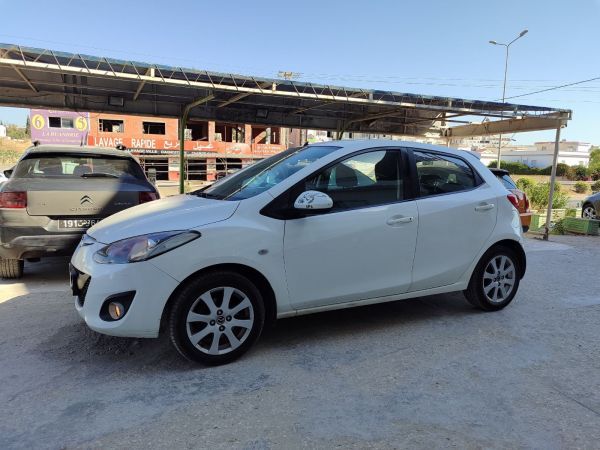 MAZDA 2