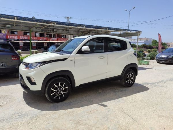 MAHINDRA KUV 100 K8