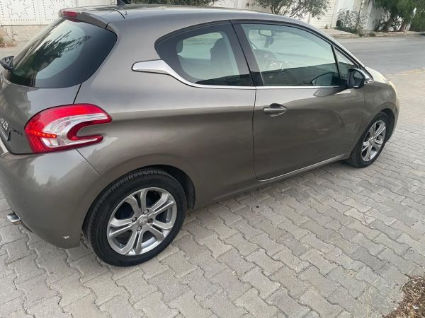 Peugeot 208 3P 