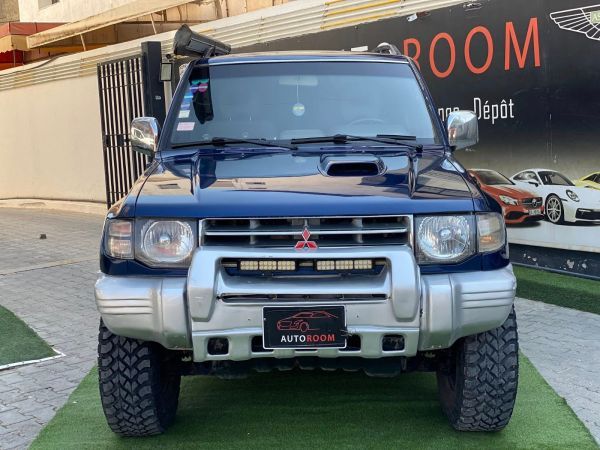 MITSUBISHI PAJERO