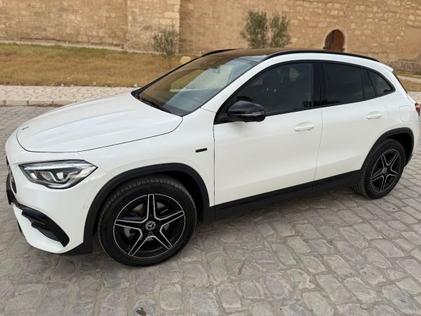 MERCEDES GLA