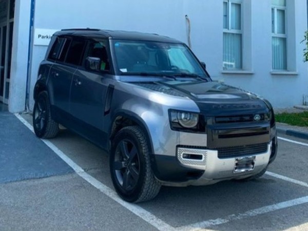 Land Rover Defender 110 