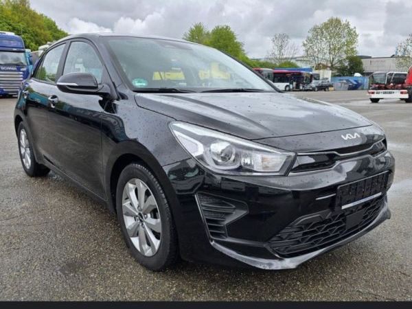 KIA Rio 5p Vision