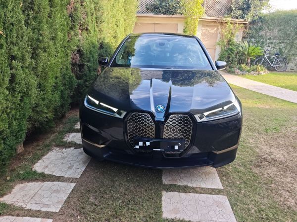 BMW iX 