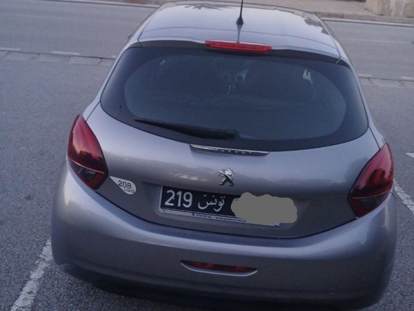 Peugeot 208 