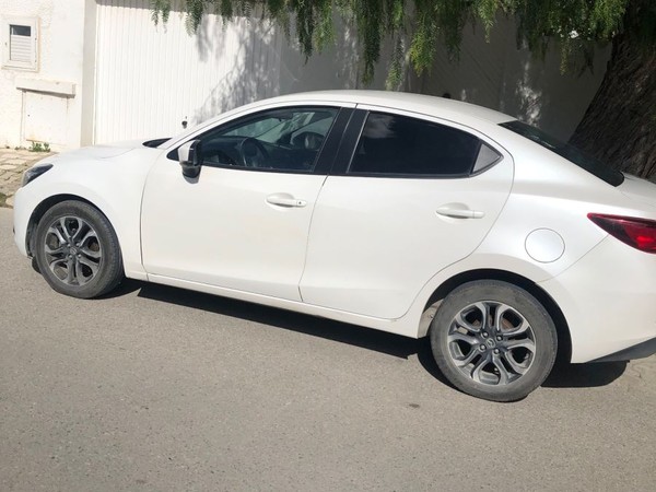 Mazda 2 Sedan 
